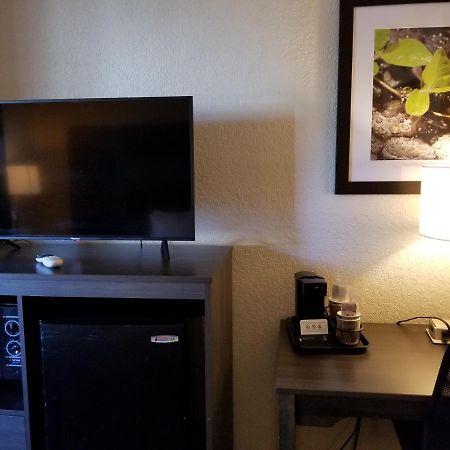 Quality Inn & Suites Leesburg Chain Of Lakes Экстерьер фото