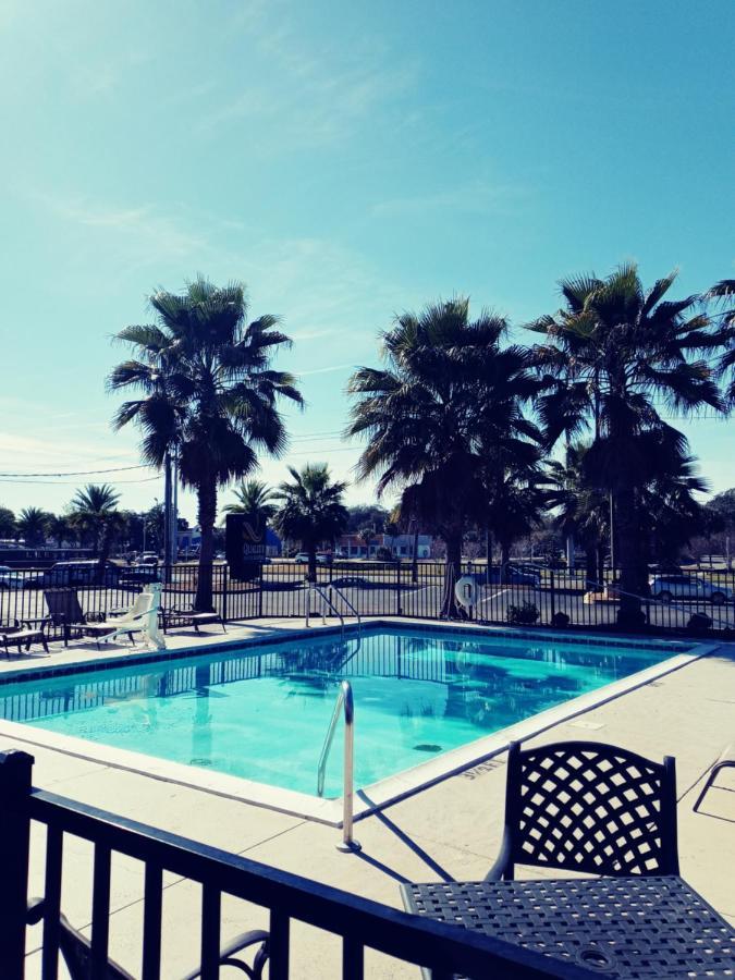 Quality Inn & Suites Leesburg Chain Of Lakes Экстерьер фото