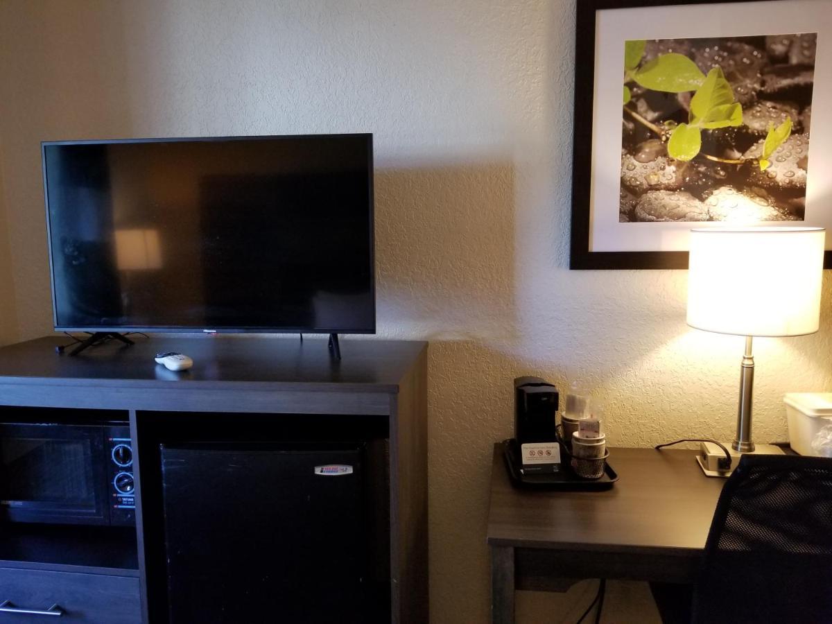 Quality Inn & Suites Leesburg Chain Of Lakes Экстерьер фото