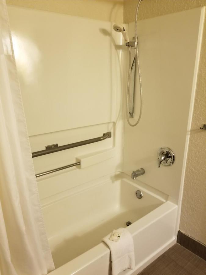 Quality Inn & Suites Leesburg Chain Of Lakes Экстерьер фото