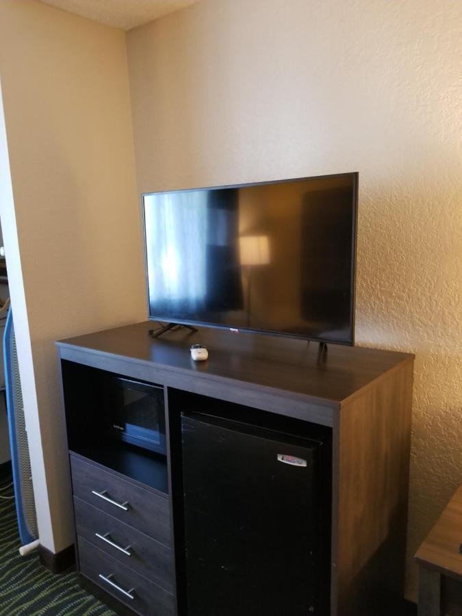 Quality Inn & Suites Leesburg Chain Of Lakes Экстерьер фото
