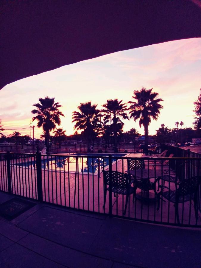 Quality Inn & Suites Leesburg Chain Of Lakes Экстерьер фото