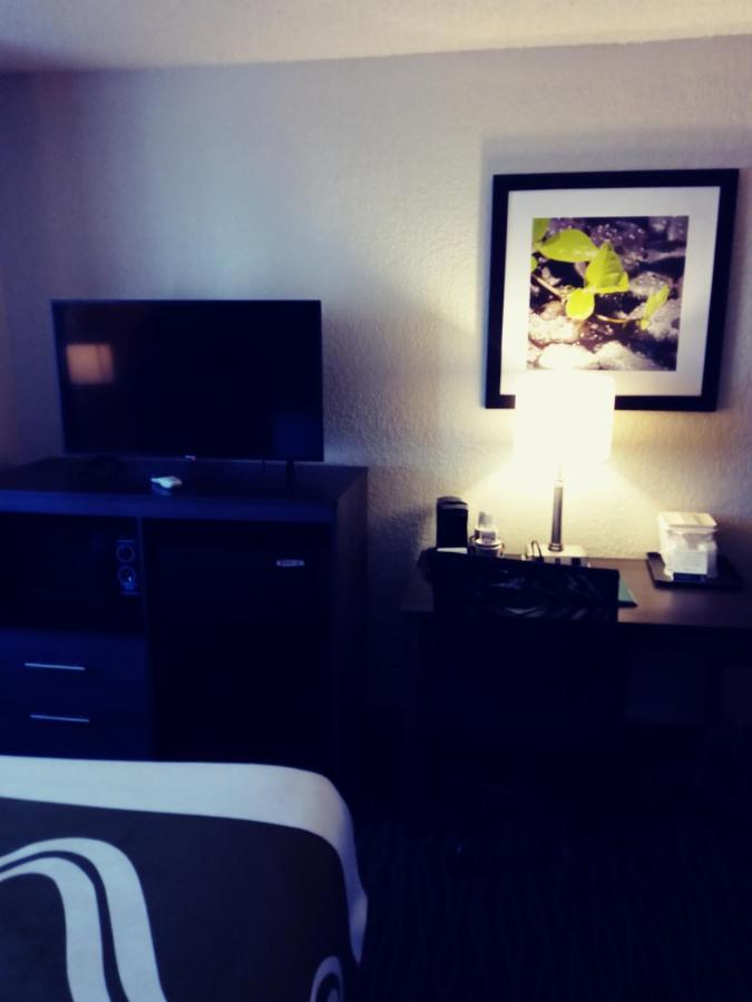 Quality Inn & Suites Leesburg Chain Of Lakes Экстерьер фото