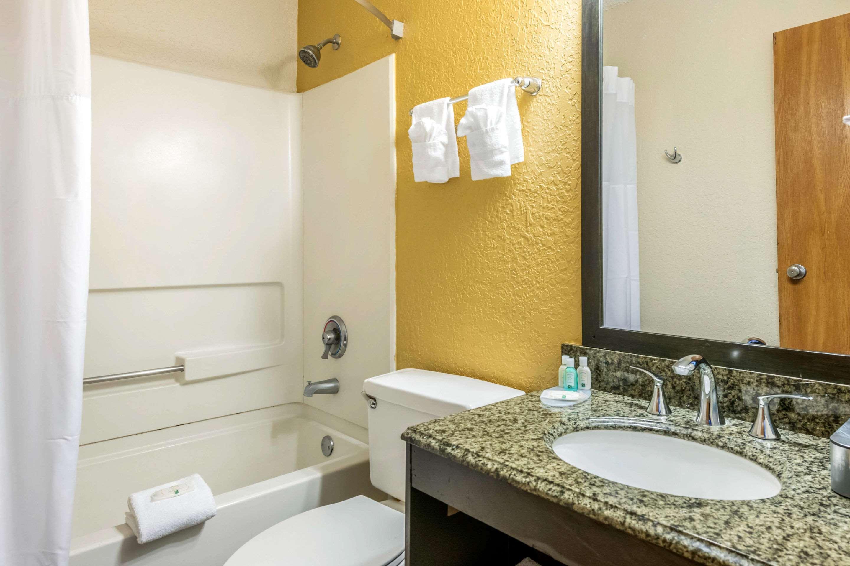 Quality Inn & Suites Leesburg Chain Of Lakes Экстерьер фото