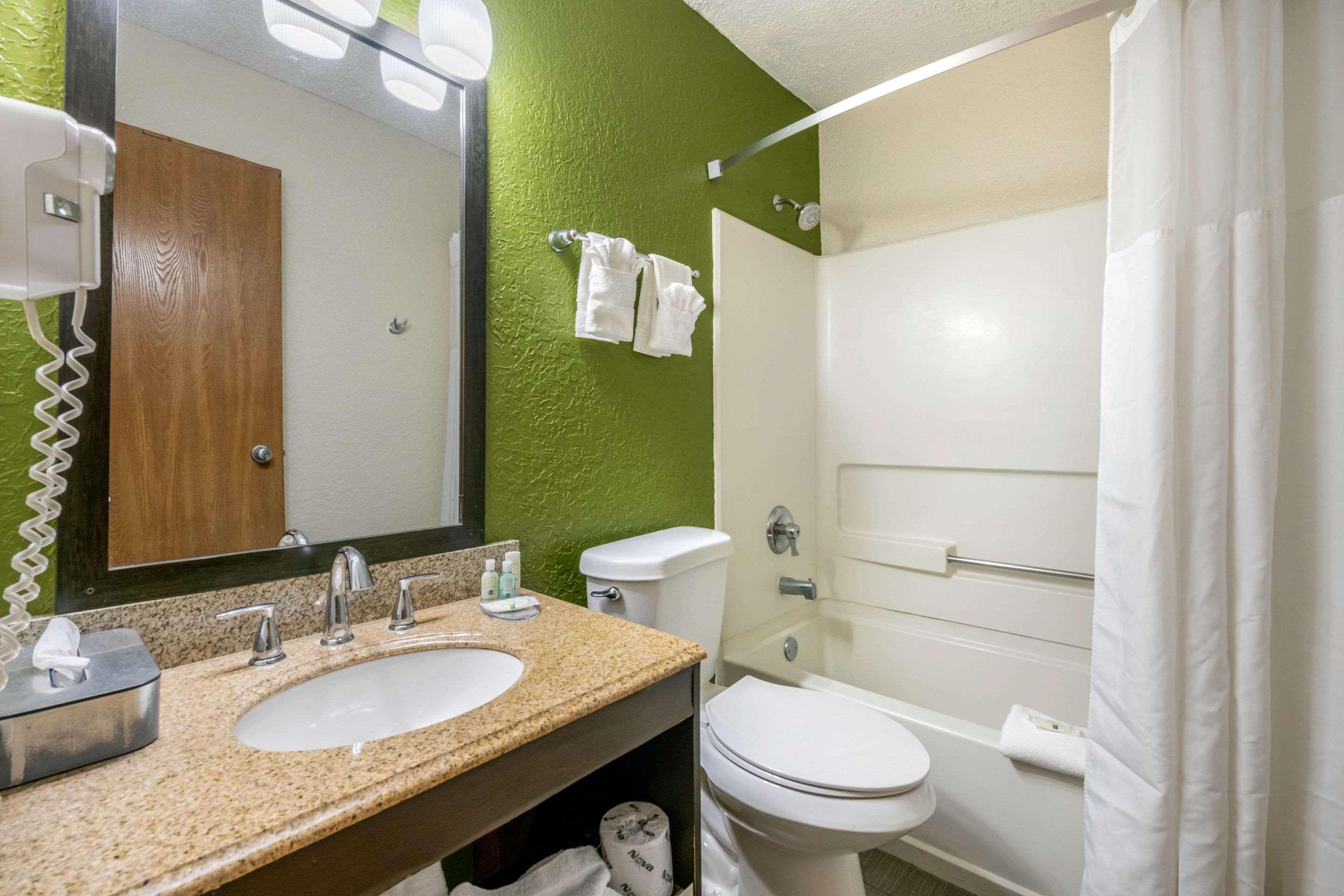 Quality Inn & Suites Leesburg Chain Of Lakes Экстерьер фото