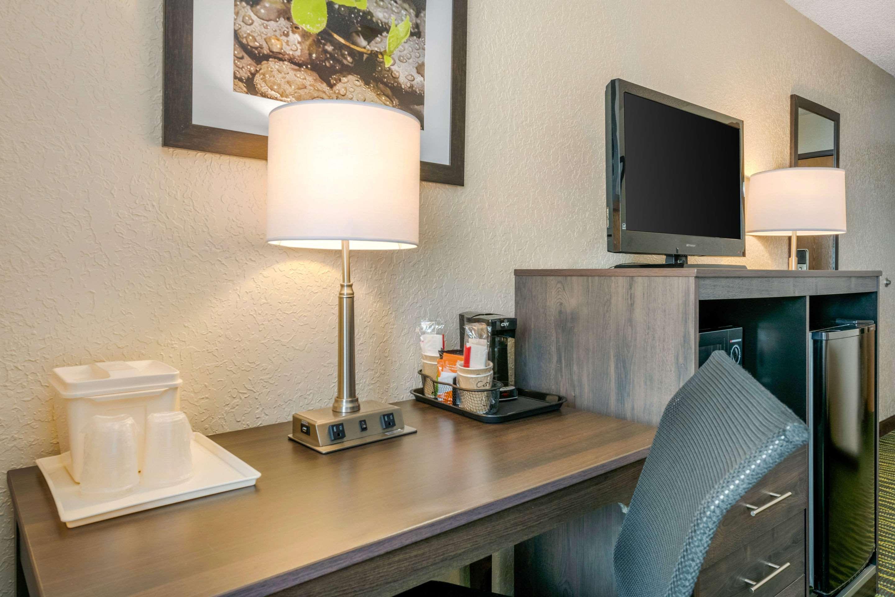 Quality Inn & Suites Leesburg Chain Of Lakes Экстерьер фото