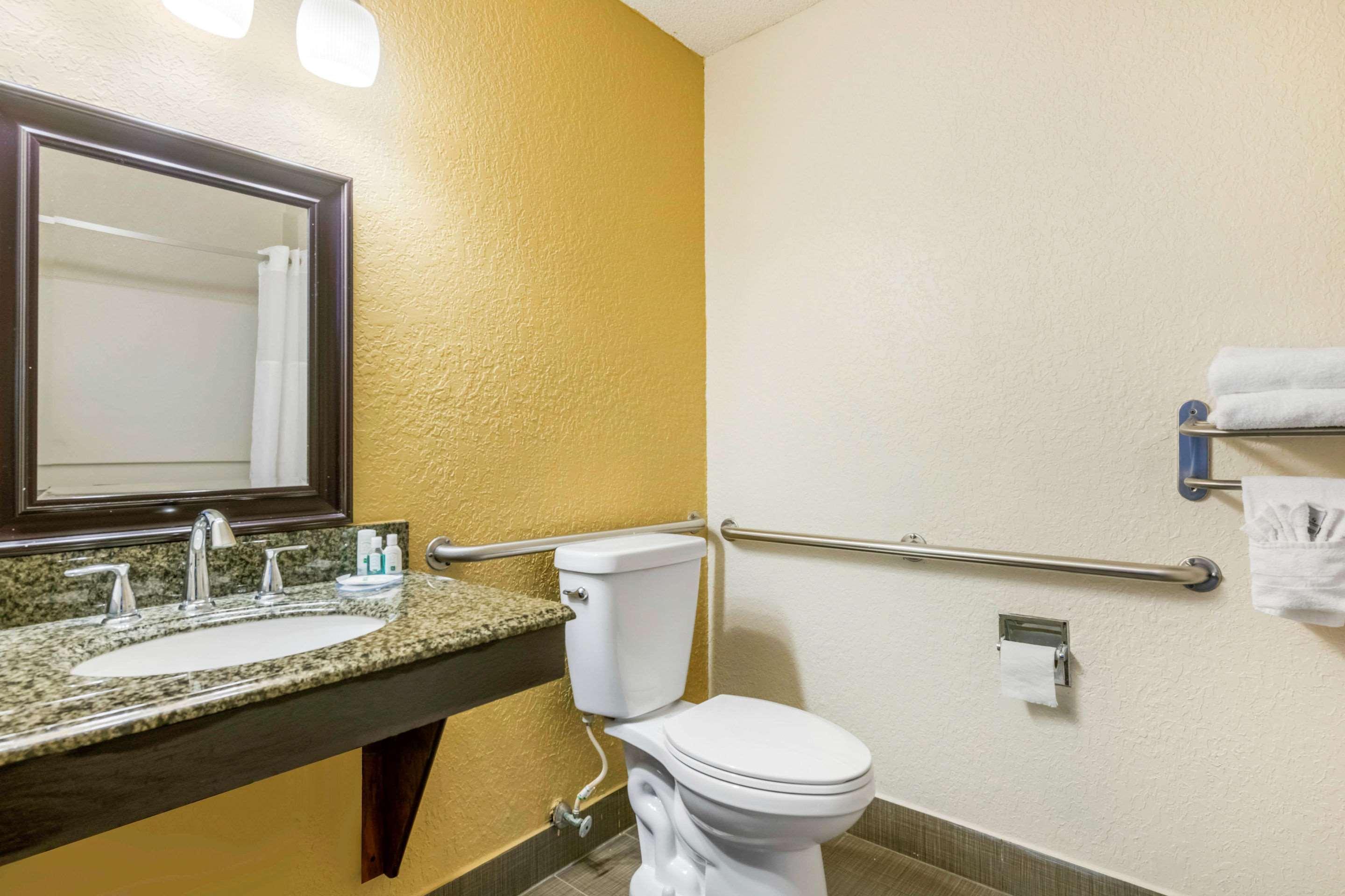 Quality Inn & Suites Leesburg Chain Of Lakes Экстерьер фото
