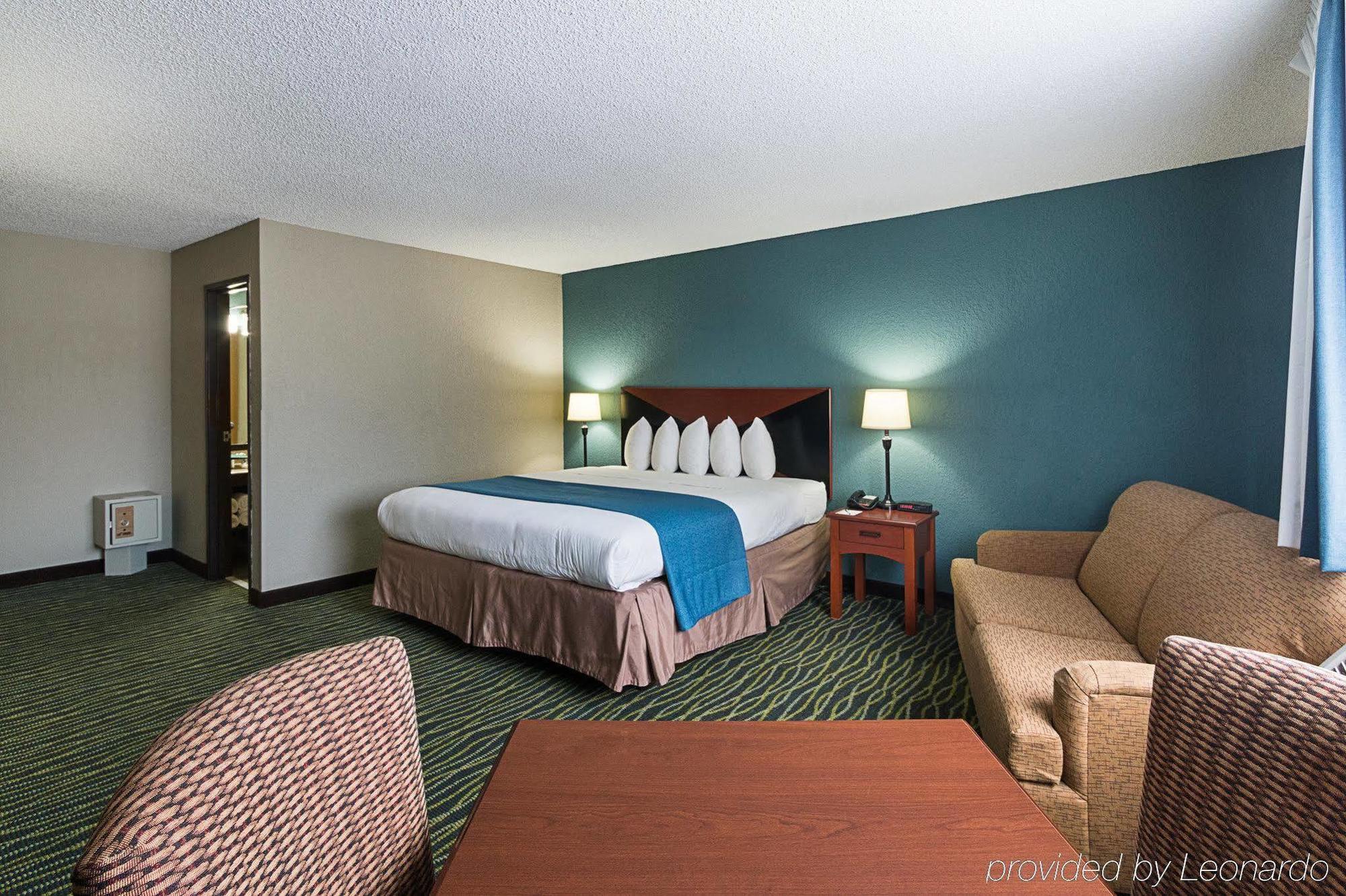 Quality Inn & Suites Leesburg Chain Of Lakes Экстерьер фото