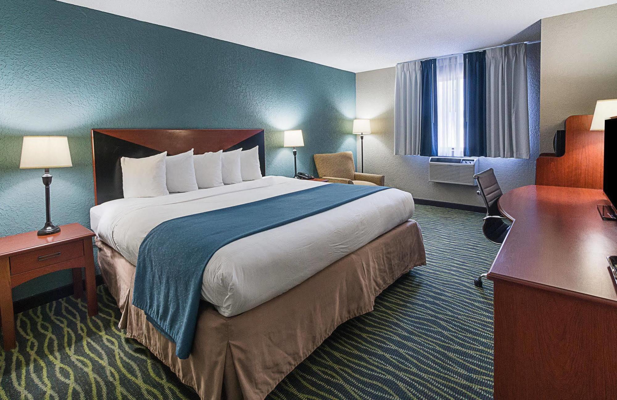 Quality Inn & Suites Leesburg Chain Of Lakes Экстерьер фото