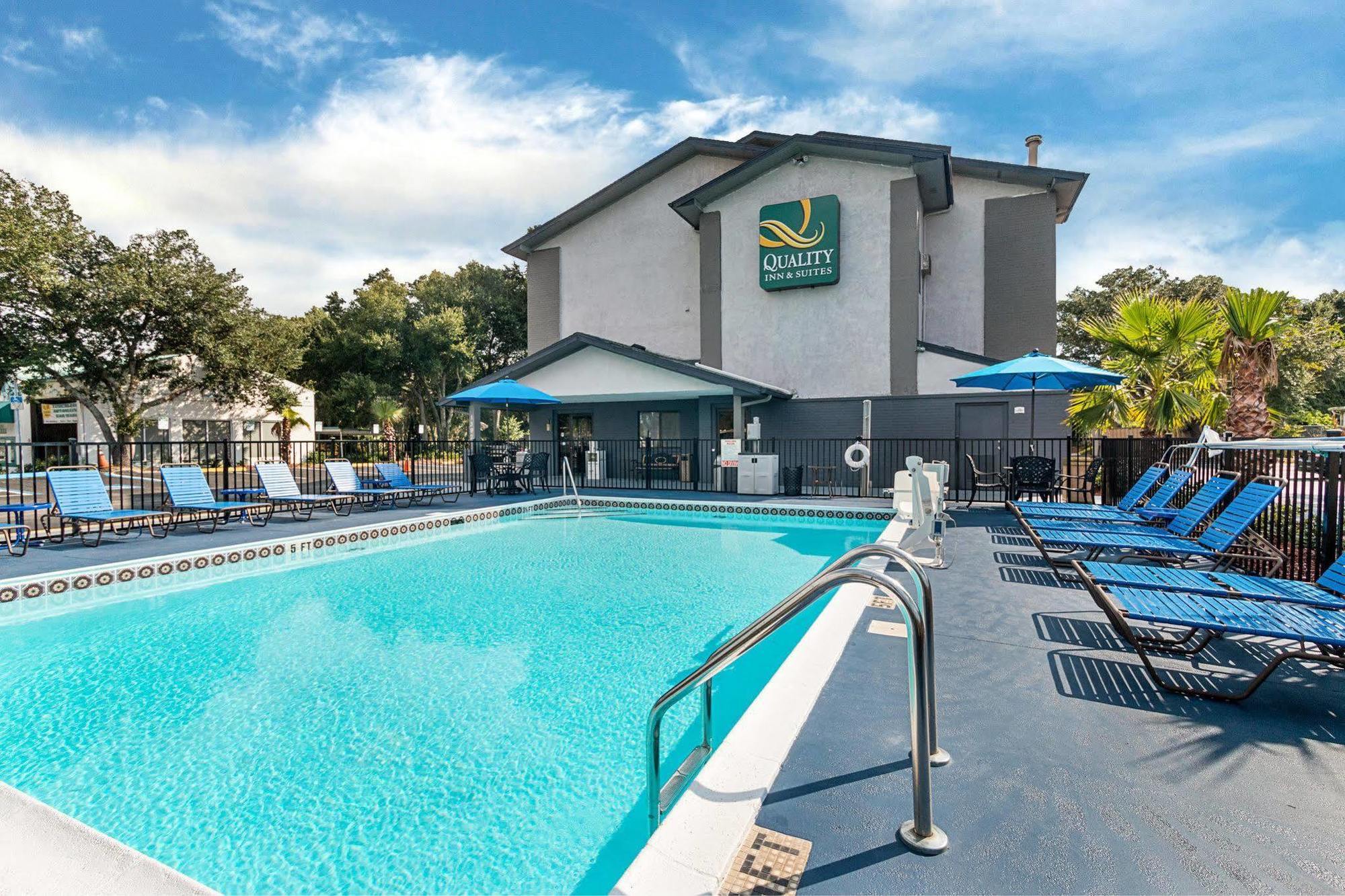 Quality Inn & Suites Leesburg Chain Of Lakes Экстерьер фото